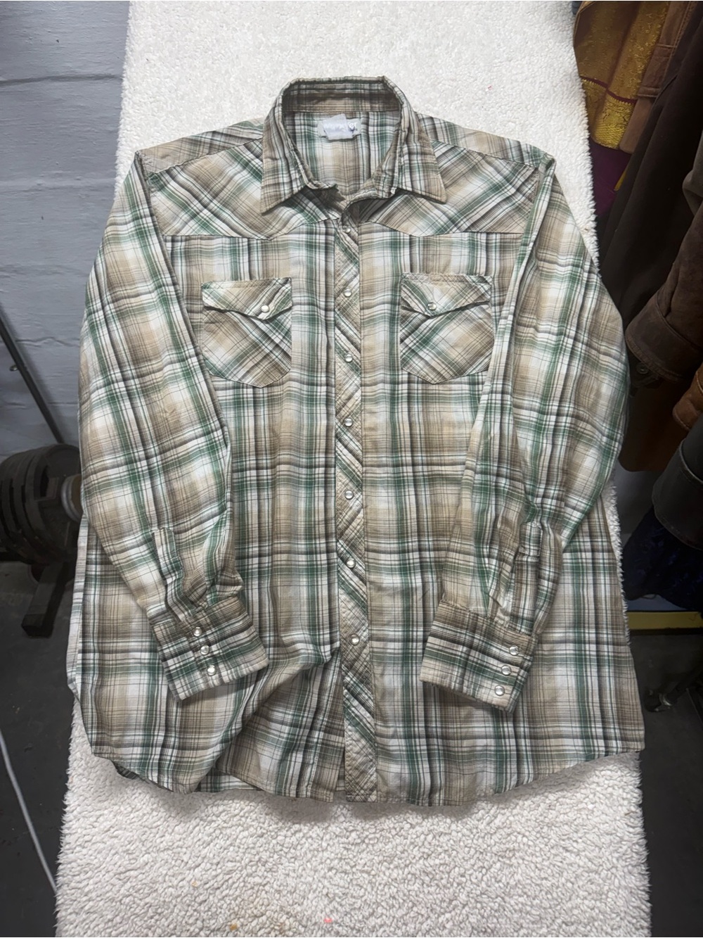 Wrangler Wrancher Men's Plaid Long-Sleeve snap-Up Shirt in Green and Tan size XL